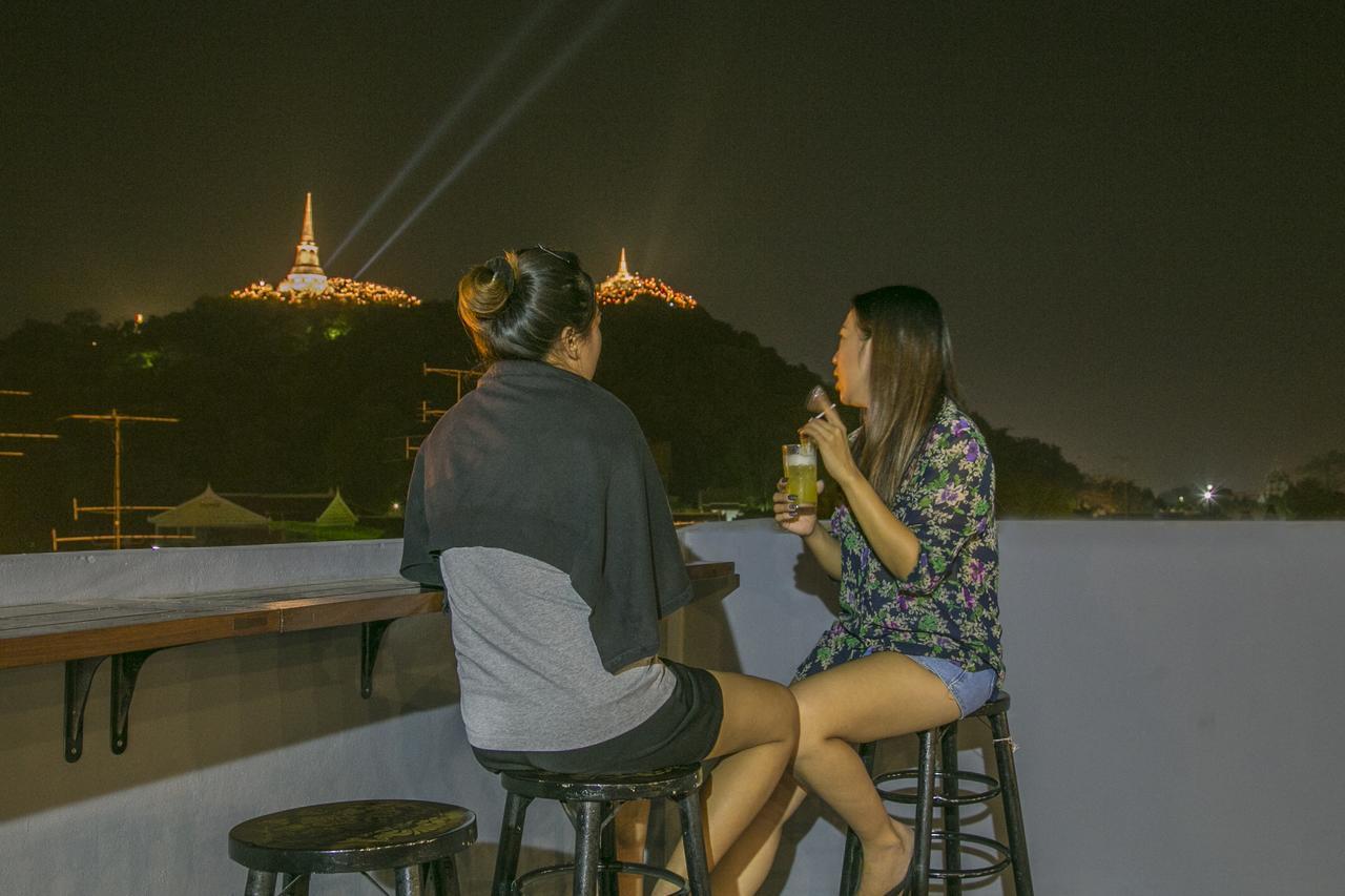 체디 뷰 호스텔 앤 루프탑 바 펫차부리 외부 사진